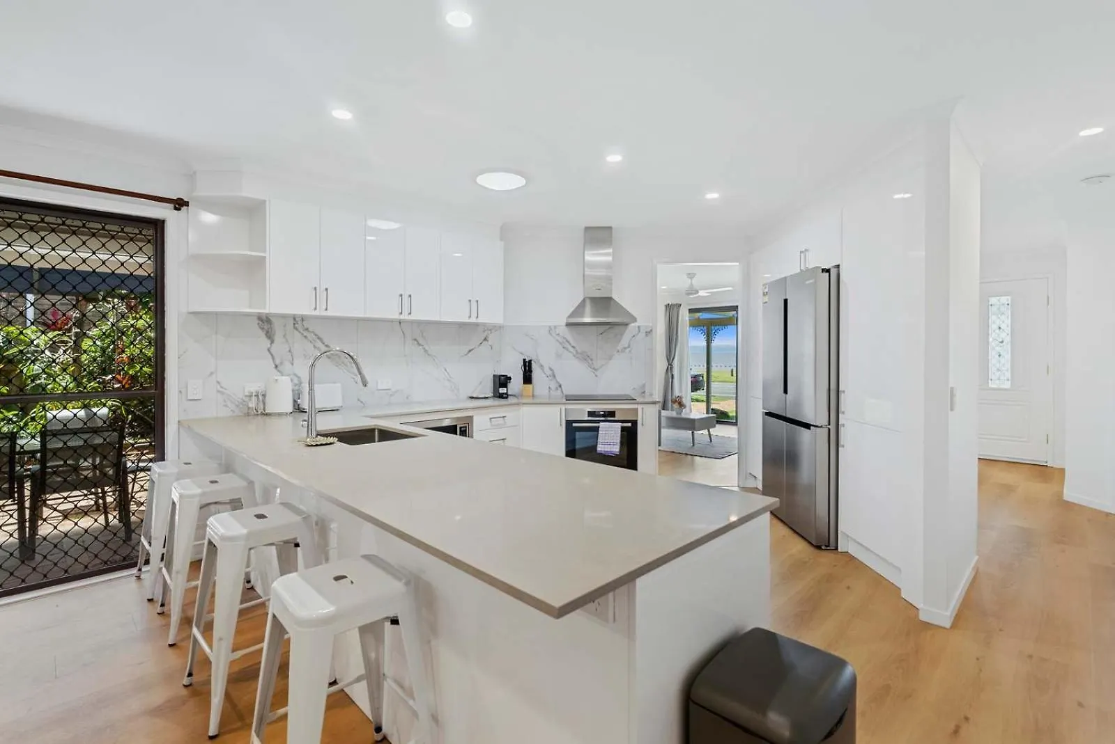 Charming Waterfront Escape In Victoria Point Villa 0*,