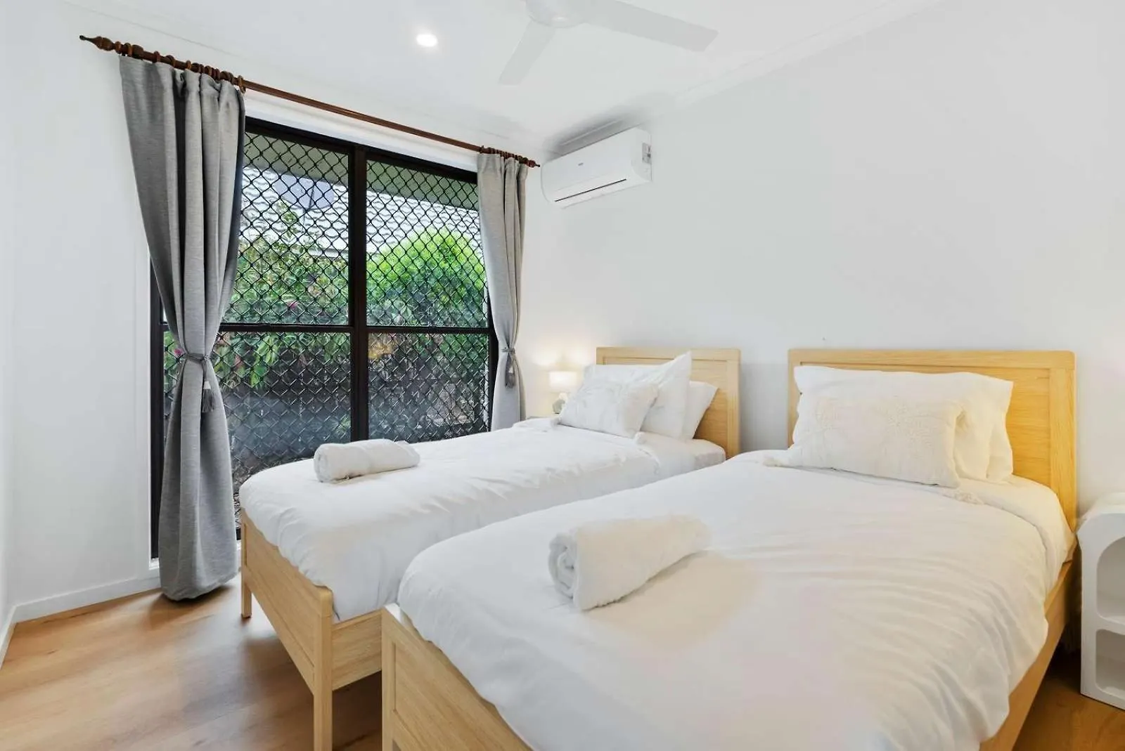 Holiday home Charming Waterfront Escape In Victoria Point Villa Australia